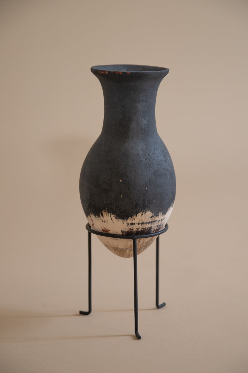 Pointed Vase + Metal Tripod